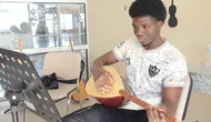 Afrika’dan Malatya’ya Uzanan Müzik Yolculuğu: Bağlama Tutkusu Hayallerini Değiştirdi