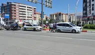 Malatya’da Sivil Polis Aracı ile Motosiklet Çarpıştı: Bir Kişi Hastaneye Kaldırıldı