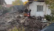 Dilek'te Korkutan Yangın! Ev ve Ekmek Damı Alevlere Teslim Oldu