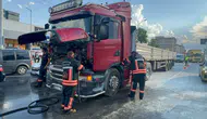 Çevreyolu'nda Seyir Halindeki Tır Alevlere Teslim Olmadan Kurtarıldı