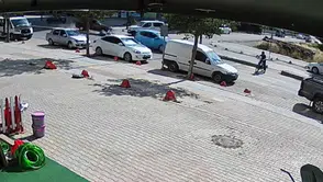 Yaya Geçidinde Korku Dolu Anlar! Refüje Çıkan Otomobil Karşı Şeride Geçti