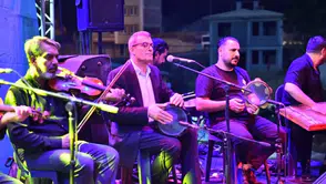 Yeşilyurt’ta Türkülerle Dolu Festival Gecesi: Binlerce Kişi Coşkuya Ortak Oldu