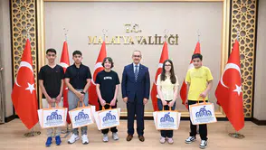 LGS'de 500 Tam Puan Alan Malatyalı Öğrenciler Vali Yavuz'la Buluştu