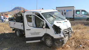Hekimhan'da Kavşakta Kaza! İki Araç Çarpıştı, 3 Kişi Hastaneye Kaldırıldı