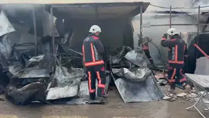 Yeşilyurt’ta Şantiye Konteynerleri Alevlere Teslim Oldu