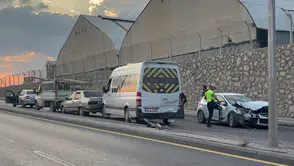 Anayurt Bulvarı’nda 4 Araç Birbirine Girdi: Trafik Uzun Süre Aksadı