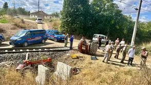 Dilek'te Hemzemin Geçitte Feci Anlar: Yük Treni Traktöre Çarptı