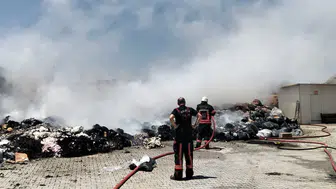 Malatya OSB’de Yangın Alarmı: Tekstil Fabrikasındaki Alevler Kısa Sürede Kontrol Altına Alındı
