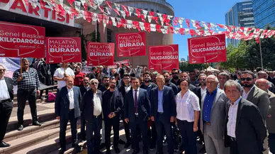 Malatya Heyeti Pankartlarla CHP Genel Merkezi'ne Çıkarma Yaptı