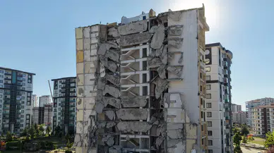 Malatya’da Şehristan Evleri Gündemde: İş Makineleri Dayanamadı, Yıkım Çalışmaları Durduruldu