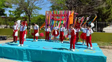 Malatya'da Minikler Mezuniyet Coşkusunu Sahne Performanslarıyla Kutladı