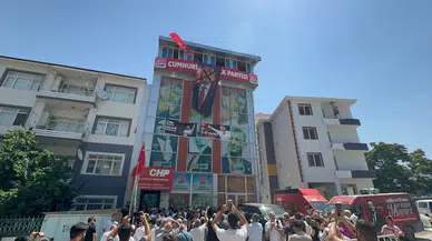 CHP Malatya İl Başkanlığı Önünde Gergin Bekleyiş! Parti Binasında Tansiyon Yükseldi