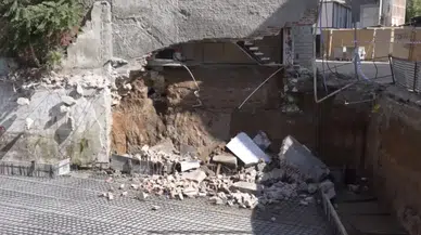 Tahliye Edilen Binada Korkutan Gelişme! Duvar Çöktü, Mahalle Tedirgin