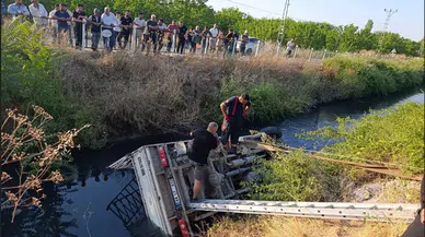 Malatya'da Feci Kaza! Sulama Kanalına Devrilen Kamyonun Sürücüsü Yaşamını Yitirdi