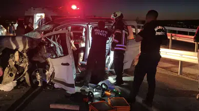 Malatya'da Tek Şeritte Can Pazarı! İki Araç Kafa Kafaya Çarpıştı, 6 Yaralı