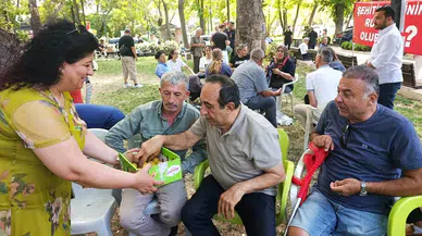 Malatyalılardan Gazi ve Şehit Ailelerine Anlamlı Destek! Güvenpark'ta Kayısı İkramı
