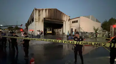 Malatya'da MOTAŞ Bakım Atölyesinde Yangın! 3 Otobüs ve Forklift Alevlere Teslim Oldu
