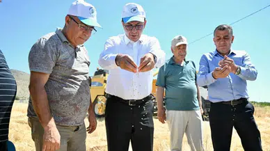 Yeşilyurt Belediyesi'nden Üreticiye Destek Hamlesi! Hasadı Yapılan Arpalar Ücretsiz Dağıtılacak