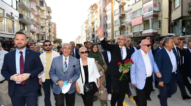 Malatya Kayısı Festivali'nde Kortej Yürüyüşü Yapıldı: Şehir Sokakları Bayram Havasına Büründü