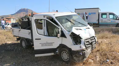 Hekimhan'da Kavşakta Kaza! İki Araç Çarpıştı, 3 Kişi Hastaneye Kaldırıldı