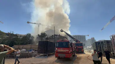 Malatya'da Rezerv Alanda Çatı Yangını! Alevler Bahçeye Sıçradı