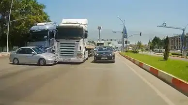 Şerit Değiştirmek İsterken Tırın Önünde Kaldı! Korku Dolu Kaza Kamerada