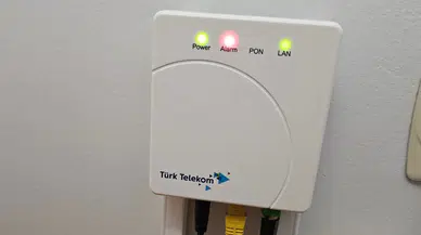 Çöşnük'te İnternet Krizi Büyüyor: Yakamoz Sokak Sakinleri Haftalardır Bağlantı Bekliyor