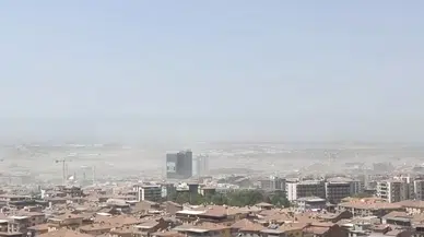 Malatya'da Toz Alarmı! Kuvvetli Rüzgâr Şantiyelerden Kalkan Tozu Kent Merkezine Taşıdı
