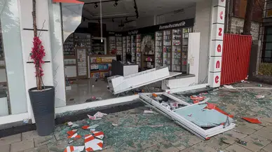 Malatya’da 5 Dakikalık Fırtına Panik Yarattı: Çatılar Uçtu, Yollar Göle Döndü
