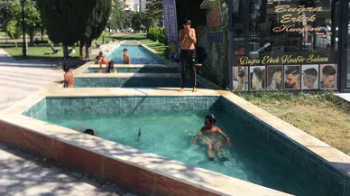 38 Dereceyi Gören Malatya'da Çocuklar Çareyi Süs Havuzunda Buldu