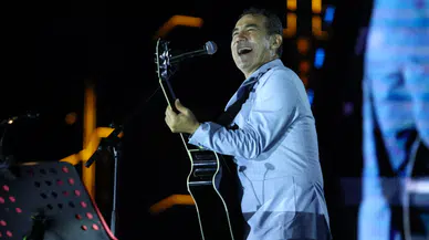 Malatya’da Festivalin Son Gecesine Ferhat Göçer Damga Vurdu