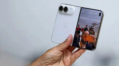Samsung’dan Apple’a Katlanabilir iPhone Taşlaması: “Artıkları Isıtmayı Bitirince Haber Ver”