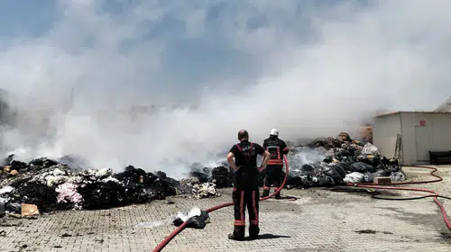 Malatya OSB’de Yangın Alarmı: Tekstil Fabrikasındaki Alevler Kısa Sürede Kontrol Altına Alındı