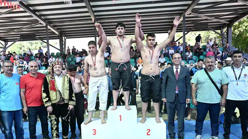 Yeşilyurt’ta Er Meydanı Nefes Kesti! Karakucak Güreşlerinin Başpehlivanı Belli Oldu