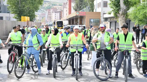 Malatya’da Yüzlerce Kişi Aynı Mesaj İçin Pedal Çevirdi: Sağlıklı Yaşam ve Farkındalık Bir Aradaydı