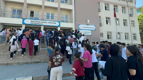 Malatya’da LGS Heyecanı Başladı! 10 Binin Üzerinde Öğrenci Geleceği İçin Ter Döküyor