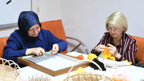 Yeşilyurt’ta Kadınların El Emeği Kazanca Dönüşüyor: Geleneksel Sanatlar Yeniden Hayat Buluyor