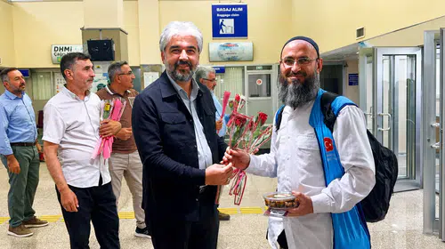 Malatya’da Duygu Dolu Karşılama: Kutsal Topraklardan Dönen Hacılar Hasret Giderdi