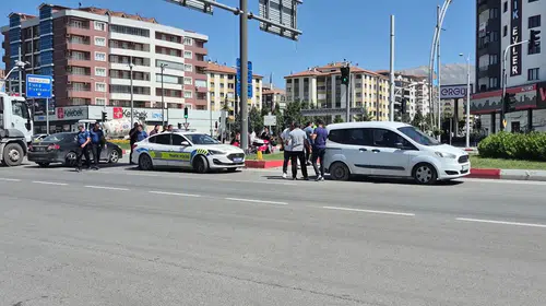 Malatya’da Sivil Polis Aracı ile Motosiklet Çarpıştı: Bir Kişi Hastaneye Kaldırıldı