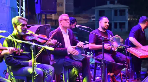 Yeşilyurt’ta Türkülerle Dolu Festival Gecesi: Binlerce Kişi Coşkuya Ortak Oldu