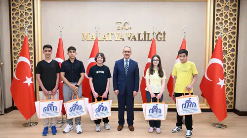 LGS'de 500 Tam Puan Alan Malatyalı Öğrenciler Vali Yavuz'la Buluştu