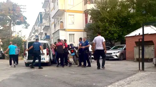 Hidayet Mahallesi Karıştı! Taşlı Sopalı Kavgada Polis Havaya Ateş Açtı