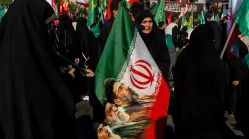 İran’da Baskı Artıyor: Hürmüz’de Kontrol Zayıflarken Ekonomik Kriz Derinleşiyor