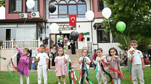 Yeşilyurt’ta Gökyüzü Bu Kez Çocuklar İçin Renklenendi: Uçurtmalar Gazze İçin Havalandı