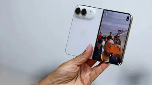 Samsung’dan Apple’a Katlanabilir iPhone Taşlaması: “Artıkları Isıtmayı Bitirince Haber Ver”