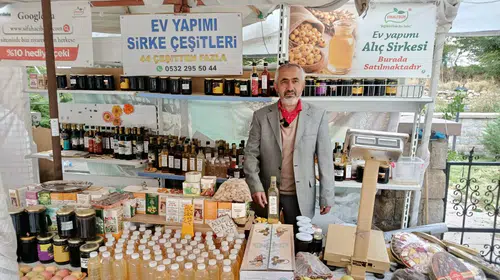 Malatya’da Geleneksel Üretimin İzinde: Darendeli Usta 50’den Fazla Sirke Çeşidi Hazırlıyor