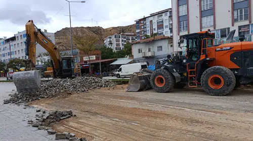 Darende’de Parke Taşlarının Yerini Sıcak Asfalt Alacak