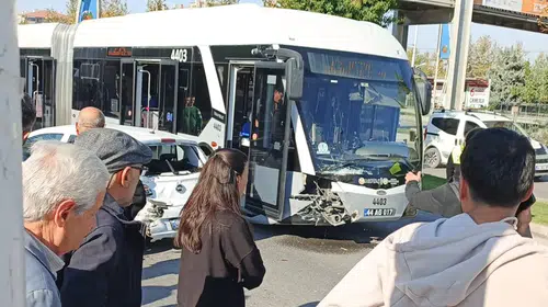 Malatya’da Trambüs ile Otomobil Çarpıştı: 5 Kişi Hastaneye Kaldırıldı