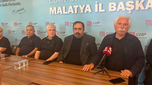 CHP Malatya’daki Demokrasi Nöbetine Destek Büyüyor: ADD ve Belediye-İş’ten Dayanışma Mesajı