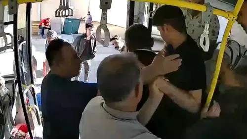 Yolcunun Fenalaştığını Fark Etti, Rotayı Hastaneye Çevirdi: Şoförün Duyarlılığı Takdir Topladı